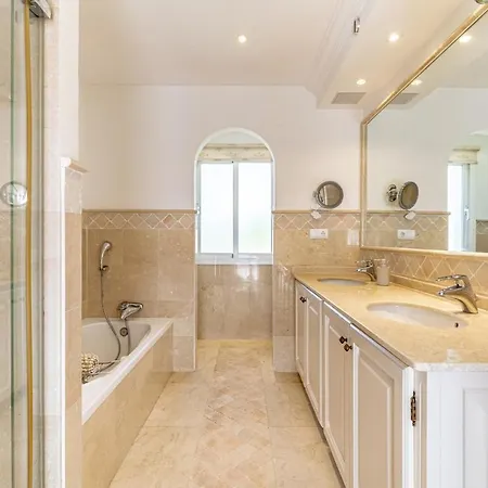 Villa Luxury Villa, Heated Pool, Hot Tub, Next To The