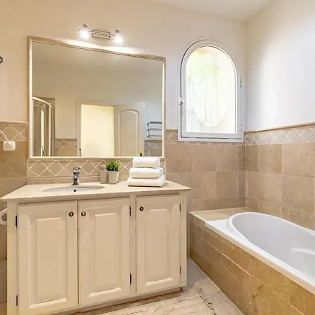 Luxury Villa, Heated Pool, Hot Tub, Next To The *