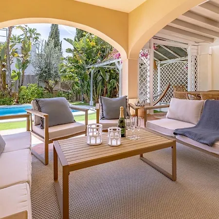 Luxury Villa, Heated Pool, Hot Tub, Next To The