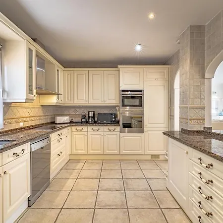 Luxury Villa, Heated Pool, Next To The Villa *