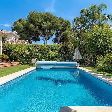 Villa Luxury Villa, Heated Pool, Next To The