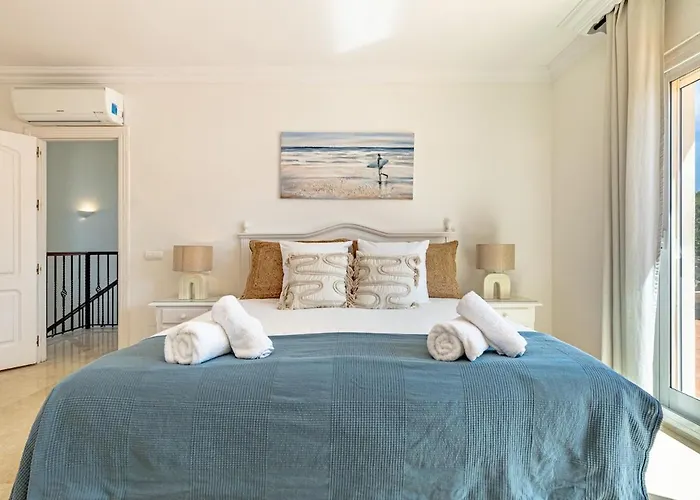 Βίλα Luxury Villa, Heated Pool, Next To The *