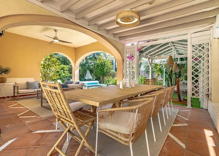 Βίλα Luxury Villa, Heated Pool, Next To The