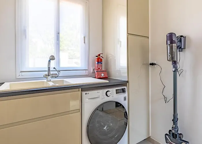 Βίλα Luxury Villa, Heated Pool, Next To The Μαρμπέλλα