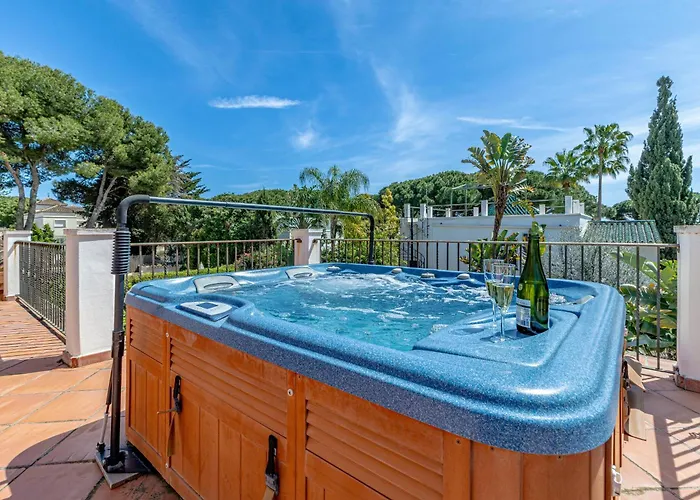 Luxury Villa, Heated Pool, Next To The فيلة ماربيا